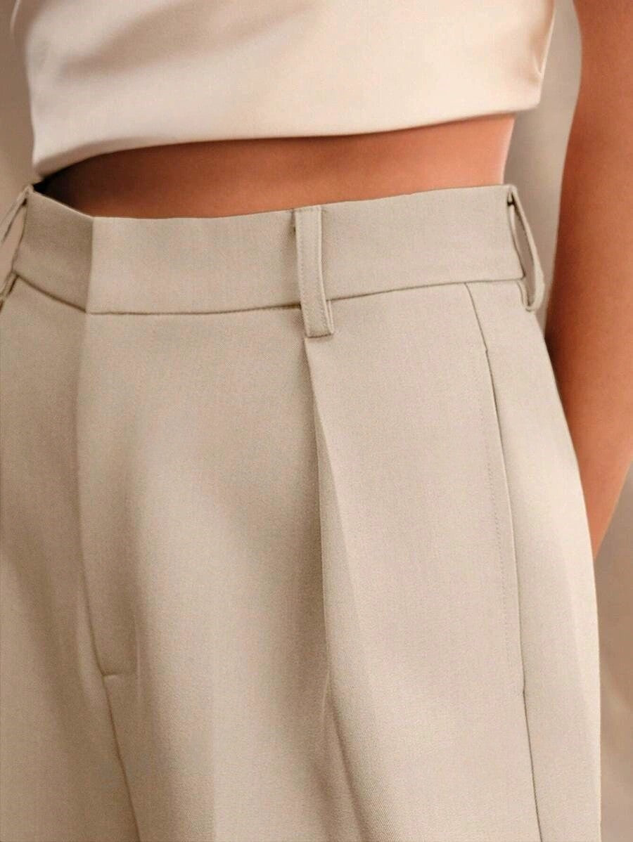 High waist wide leg pants chic office look